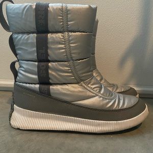 Sorel Out N About puffy mid boot